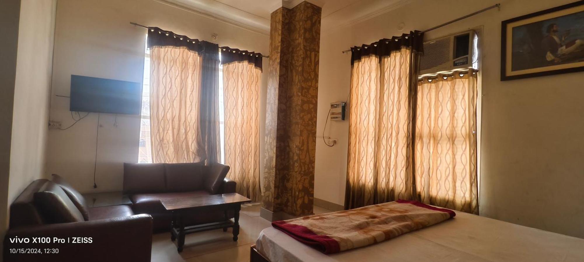 Surya Hotel Sirsa Bilik gambar