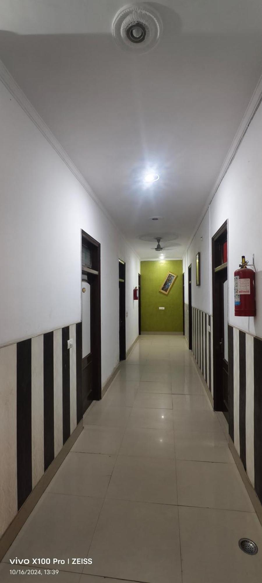Surya Hotel Sirsa Luaran gambar